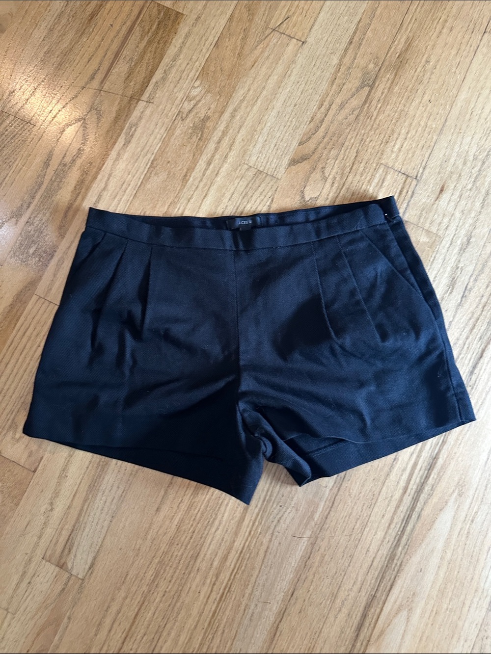 J. Crew Women’s Black Pleated Pique Shorts Size 6 Side.Zip Dressy Career